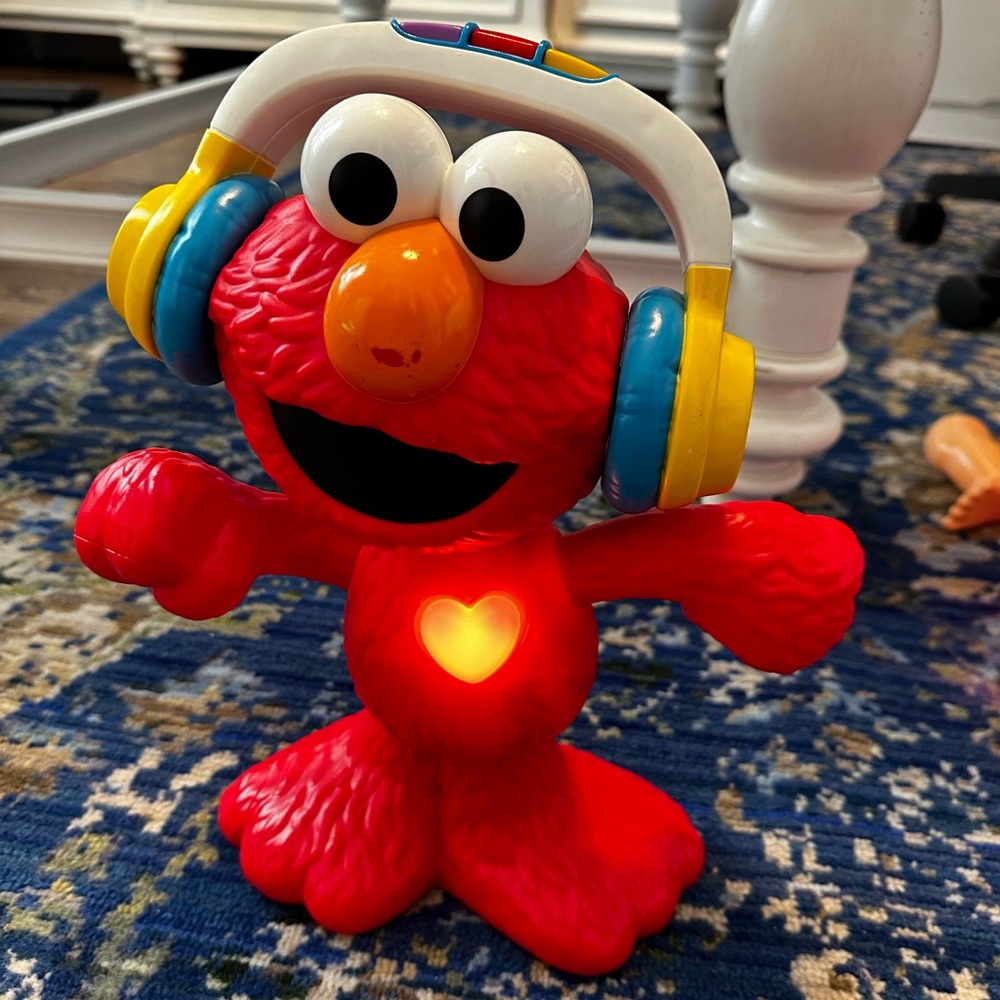 Dancing and Singing Elmo Toy